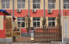 邀请专业团队或激励白叟本人上台表演节